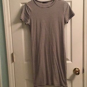 DRESS- BLACK AND WHITE STRIPPED DRESS LARGE